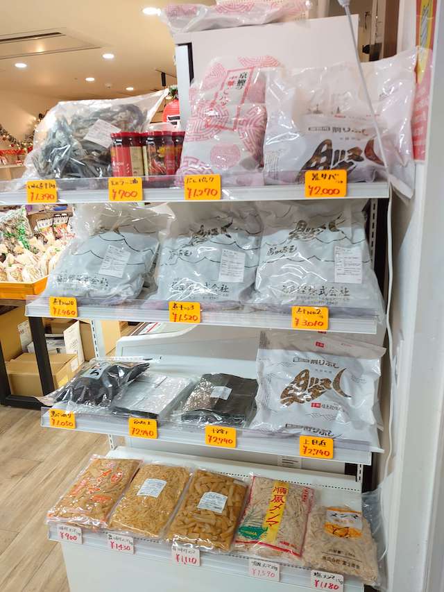 麺テイスティング・カフェショップ MENSTA新装開店 業務用だし、めんま売り場