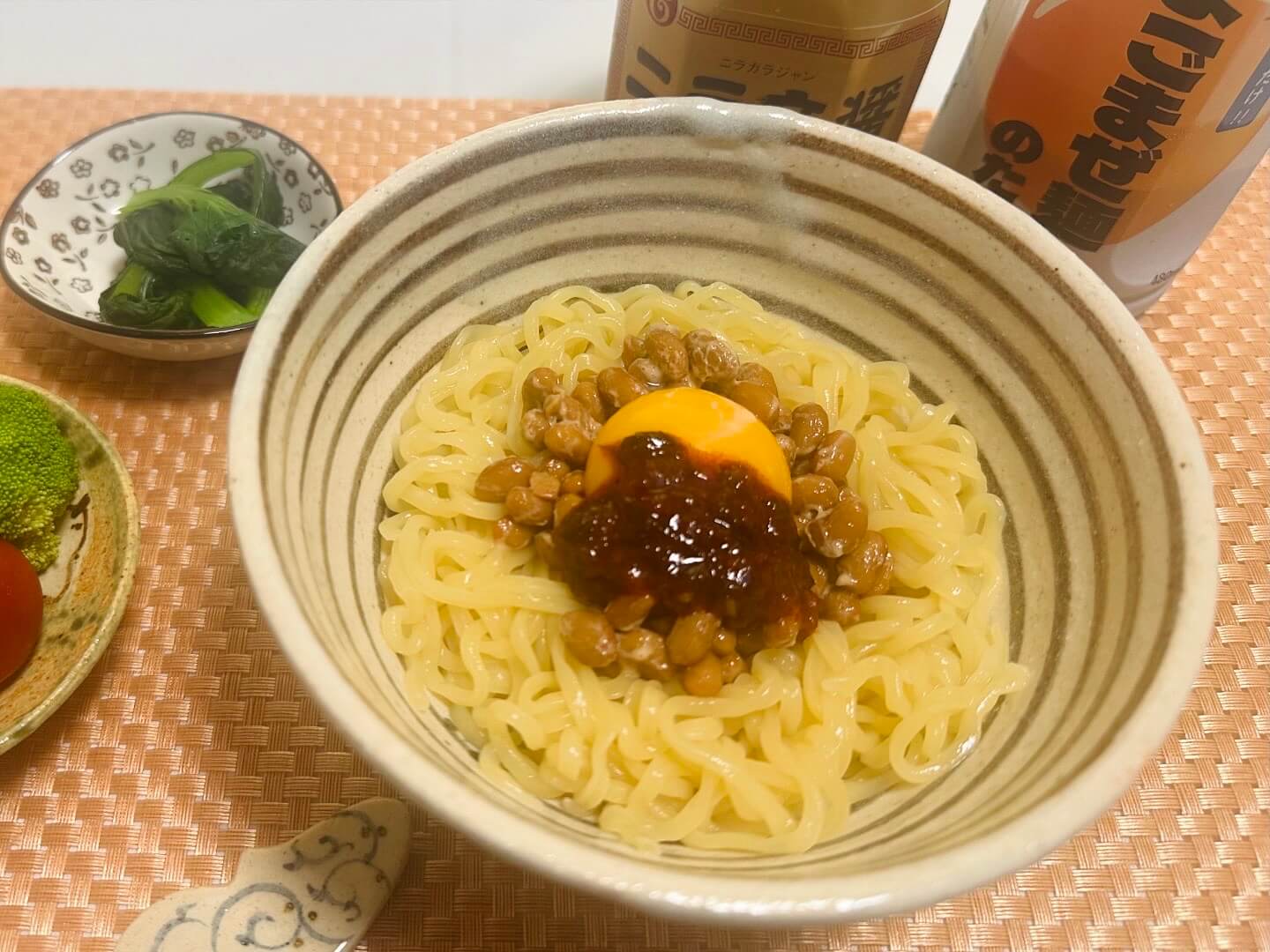 ニラ辛醤とたまごまぜ麺のたれ　調理例