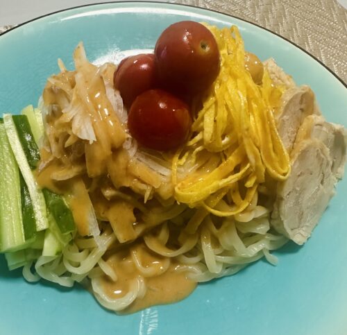 工場直売限定平打ちストレート麺で冷やし担々麺