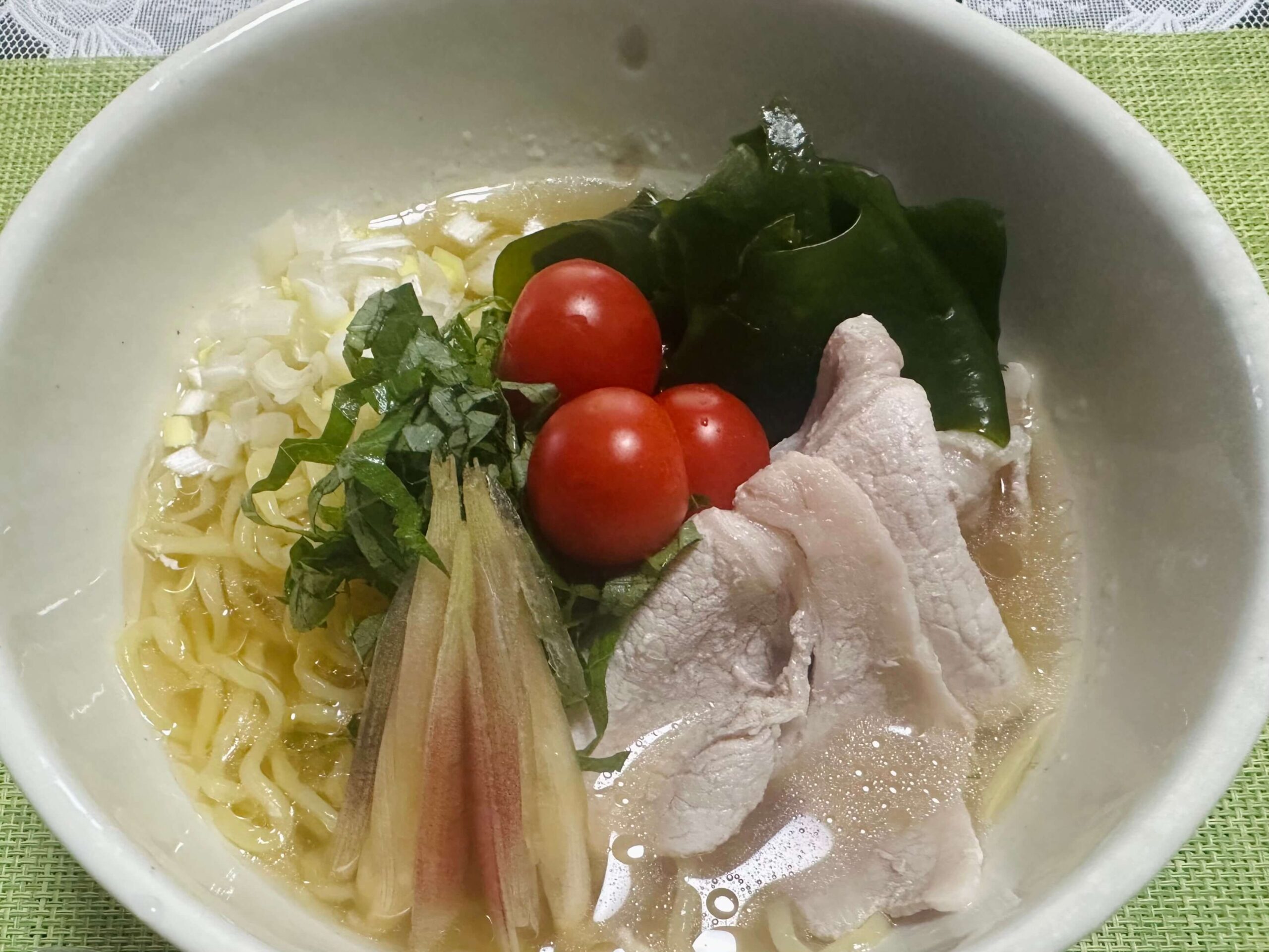 味献上柚子胡椒味塩ラーメンスープとプレミアム中華麺で冷やしラーメン